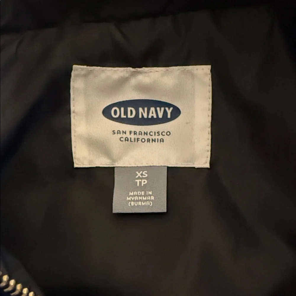 Women’s Black Quilted Vest - Picture 2 of 4